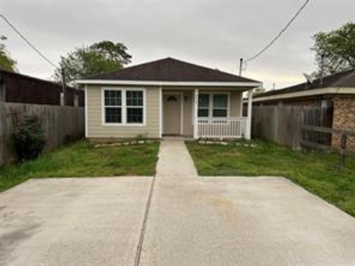 4725 10th St, Bacliff, TX, 77518-2212 | Card Image