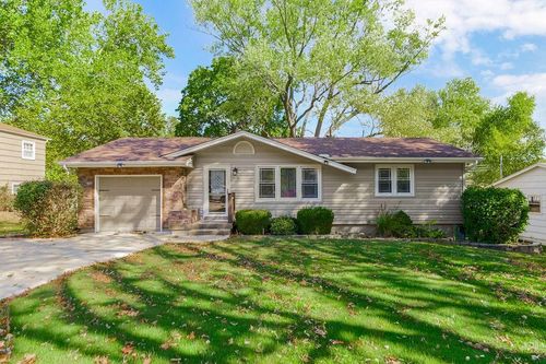 415 Monterey Ave, Liberty, MO, 64068-2933 | Card Image