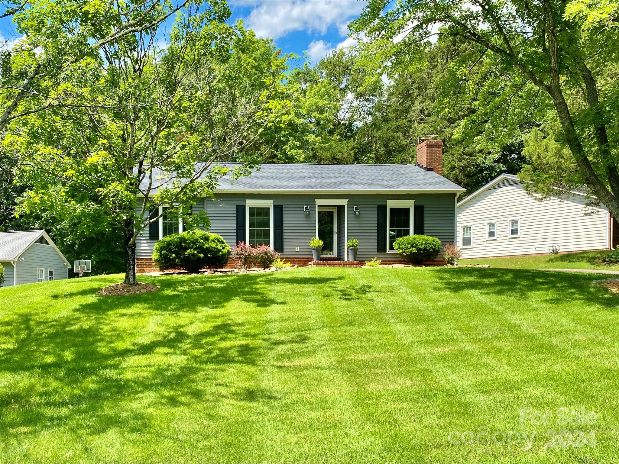 Turnberry Ln, Charlotte, NC 28210