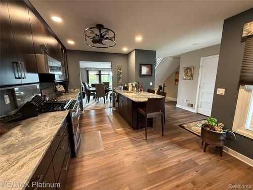 674 Summit Ridge Dr, Milford, MI, 48381-1679 | Card Image