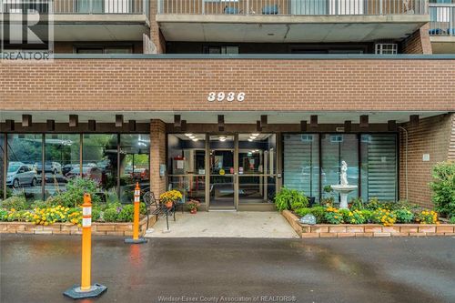 3936 Wyandotte St E, Windsor, ON, N8Y4V1 | Card Image