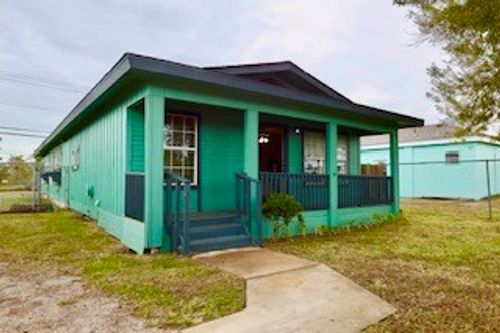 639 N Commercial St, Aransas Pass, TX, 78336-2701 | Card Image