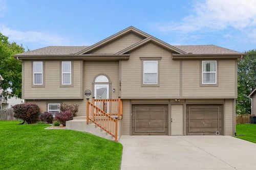 10915 N Skiles Ct, Kansas City, MO, 64157-8635 | Card Image
