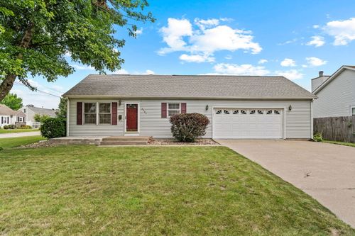 4303 27th Avenue Ct, Moline, IL, 61265-5571 | Card Image