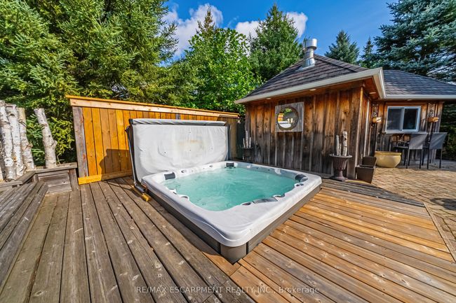 70 Oak Ave, House other with 6 bedrooms, 4 bathrooms and 7 parking in Dundas ON | Image 32