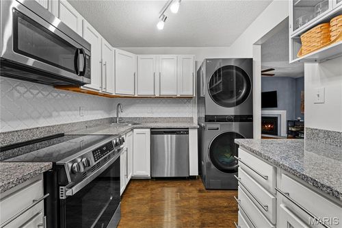 9125 N Swan Cir, Saint Louis, MO, 63144-1144 | Card Image