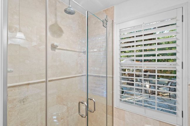 Pool house/office/guest house bathroom | Image 19