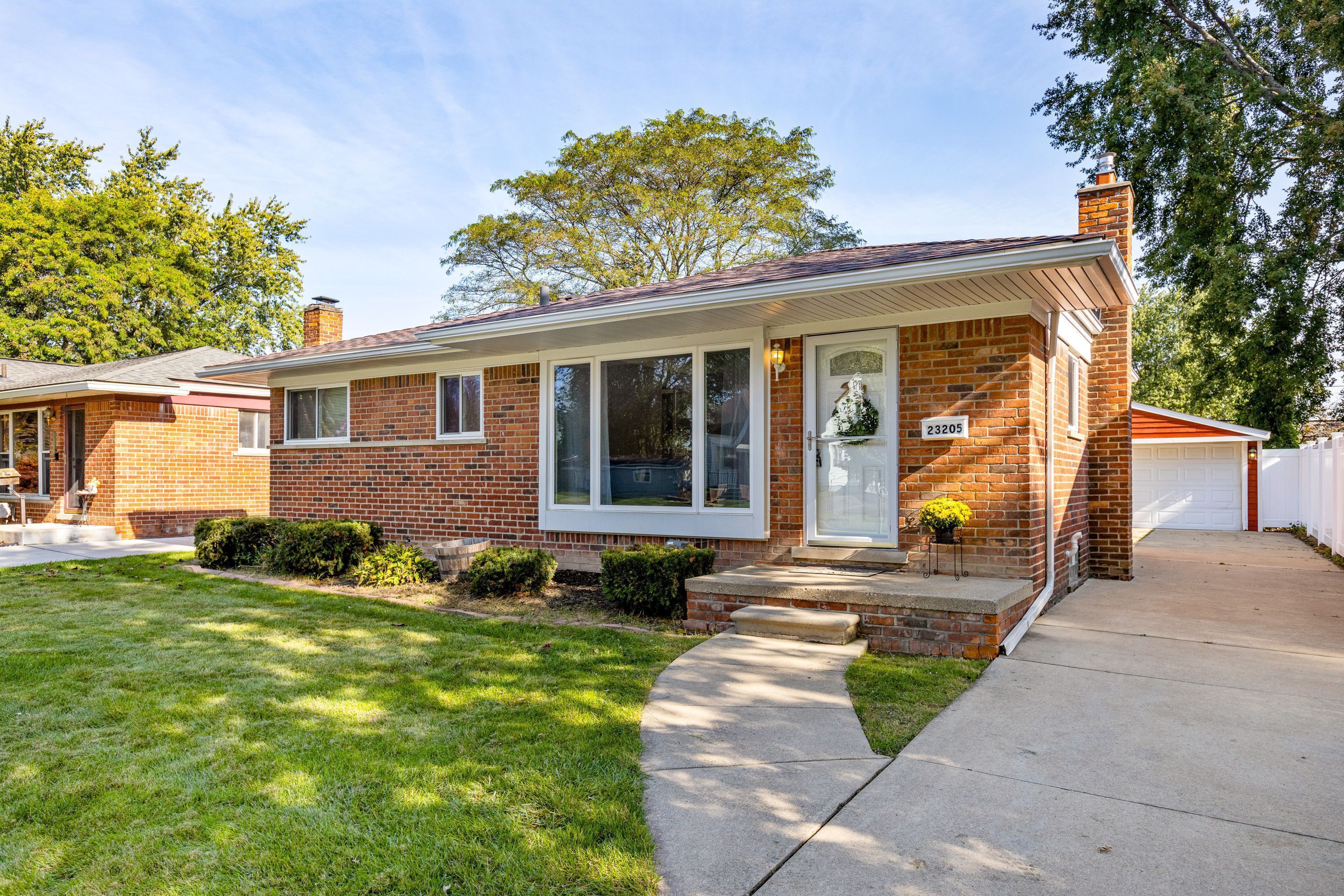 Detour St, Saint Clair Shores, MI 48082