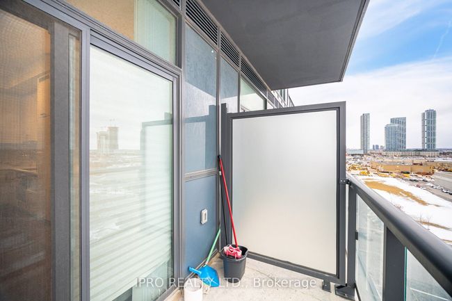 911 - 60 Honeycrisp Cres, Condo with 2 bedrooms, 1 bathrooms and null parking in Concord ON | Image 24