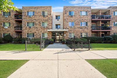 208N - 420 Home Avenue, Condo with 1 bedrooms, 1 bathrooms and 1 parking in Oak Park IL | Image 1