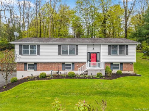 978 W Dover Rd, Pawling, NY, 12564-2350 | Card Image