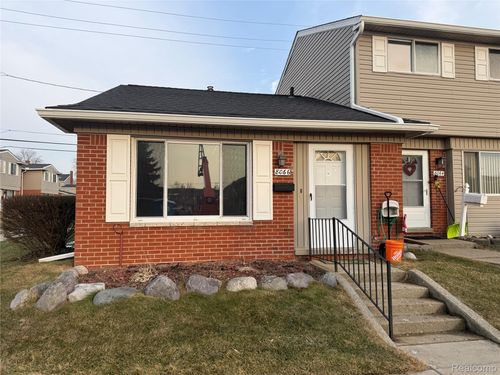 8066 Coventry St, Westland, MI, 48185-1833 | Card Image