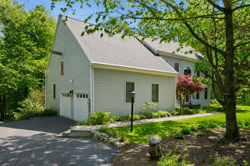 16 Hillsboro Cir, Milford, NH, 03055-3236 | Card Image