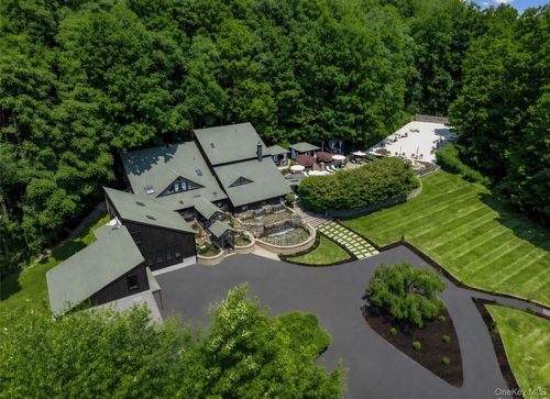 19 Greentree Ln, Chester, NY, 10918-4024 | Card Image