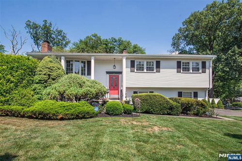 35 Medford Pl, Wayne, NJ, 07470-5313 | Card Image