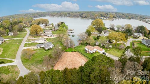 212 Ponderosa Cir, Mooresville, NC, 28117-5500 | Card Image