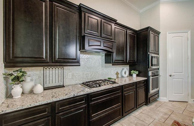 These kitchen appliances are ready for you to whip up delicious meals. | Image 15