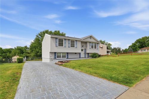 113 Cranbrooke Dr, Coraopolis, PA, 15108-9146 | Card Image