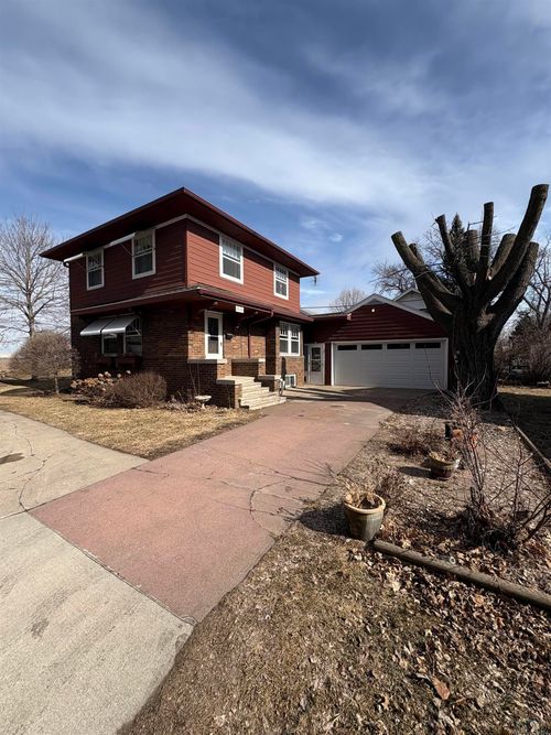 7 Park Ct, Storm Lake, IA, 50588-1554 | Card Image