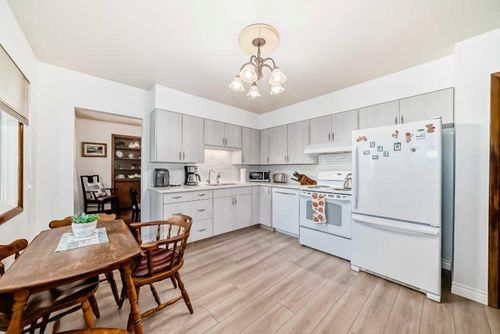 7520 7 Street Sw, Calgary, AB, T2V1G3 | Card Image