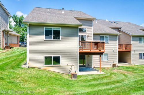 10452 Fawn Ridge Trl, Hartland, MI, 48353-2552 | Card Image