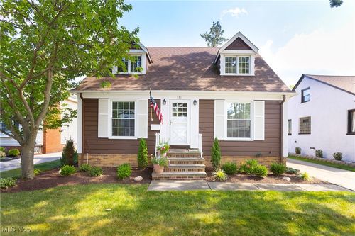 551 Elmwood Rd, Bay Village, OH, 44140-2466 | Card Image