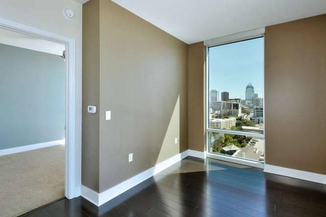 APT-1703 - 300 Bowie St, Condo with 2 bedrooms, 2 bathrooms and 2 parking in Austin TX | Image 13