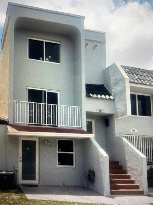 2-984 W 40th St, Hialeah, FL, 33012-7277 | Card Image