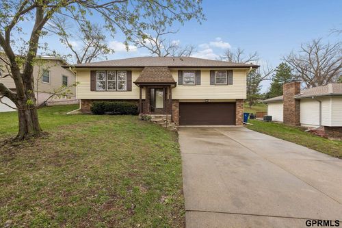 611 Sand Hill Rd, Louisville, NE, 68037-7111 | Card Image