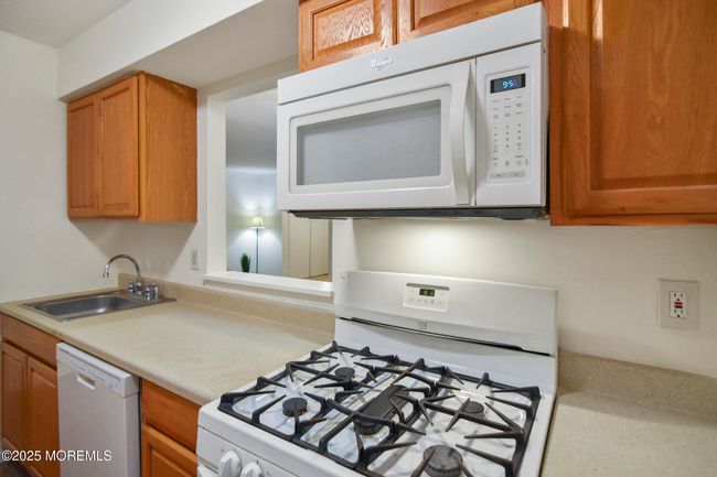 318 Crawford St, Condo with 2 bedrooms, 1 bathrooms and 27 parking in Eatontown NJ | Image 13