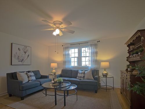 5d-57 Sylvan St, Danvers, MA, 01923-2743 | Card Image
