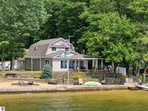9171 W Oak Dr, Lake City, MI, 49651-8000 | Card Image