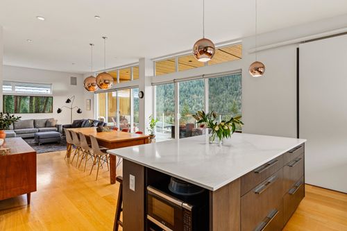 38555 Sky Pilot Dr, Squamish, BC, V8B0T6 | Card Image