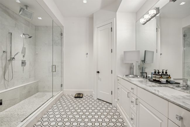 2210 Boll St, House other with 3 bedrooms, 5 bathrooms and null parking in Dallas TX | Image 6