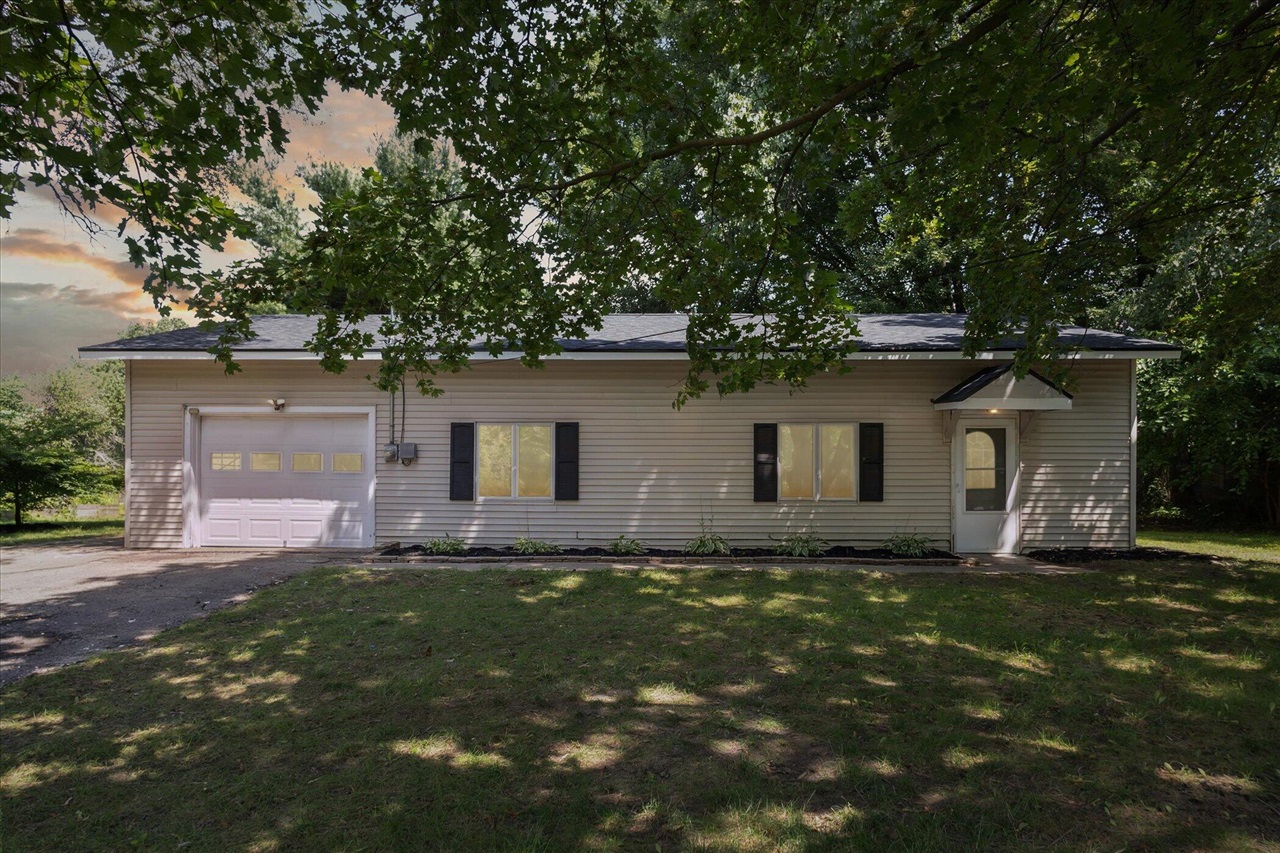 10 Mile Rd, Comstock Park, MI 49321