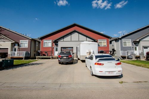11334 105 Avenue, Grande Prairie, AB, T8V3Z3 | Card Image