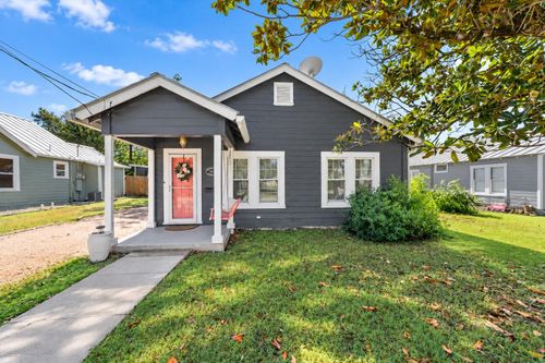 605 Robinson Ave, Kerrville, TX, 78028-4642 | Card Image