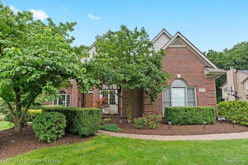 45776 Bristol Cir, Novi, MI, 48377-3913 | Card Image