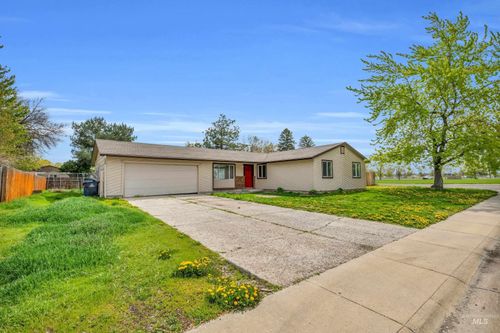 702 Meadowview Dr, Nampa, ID, 83651 | Card Image
