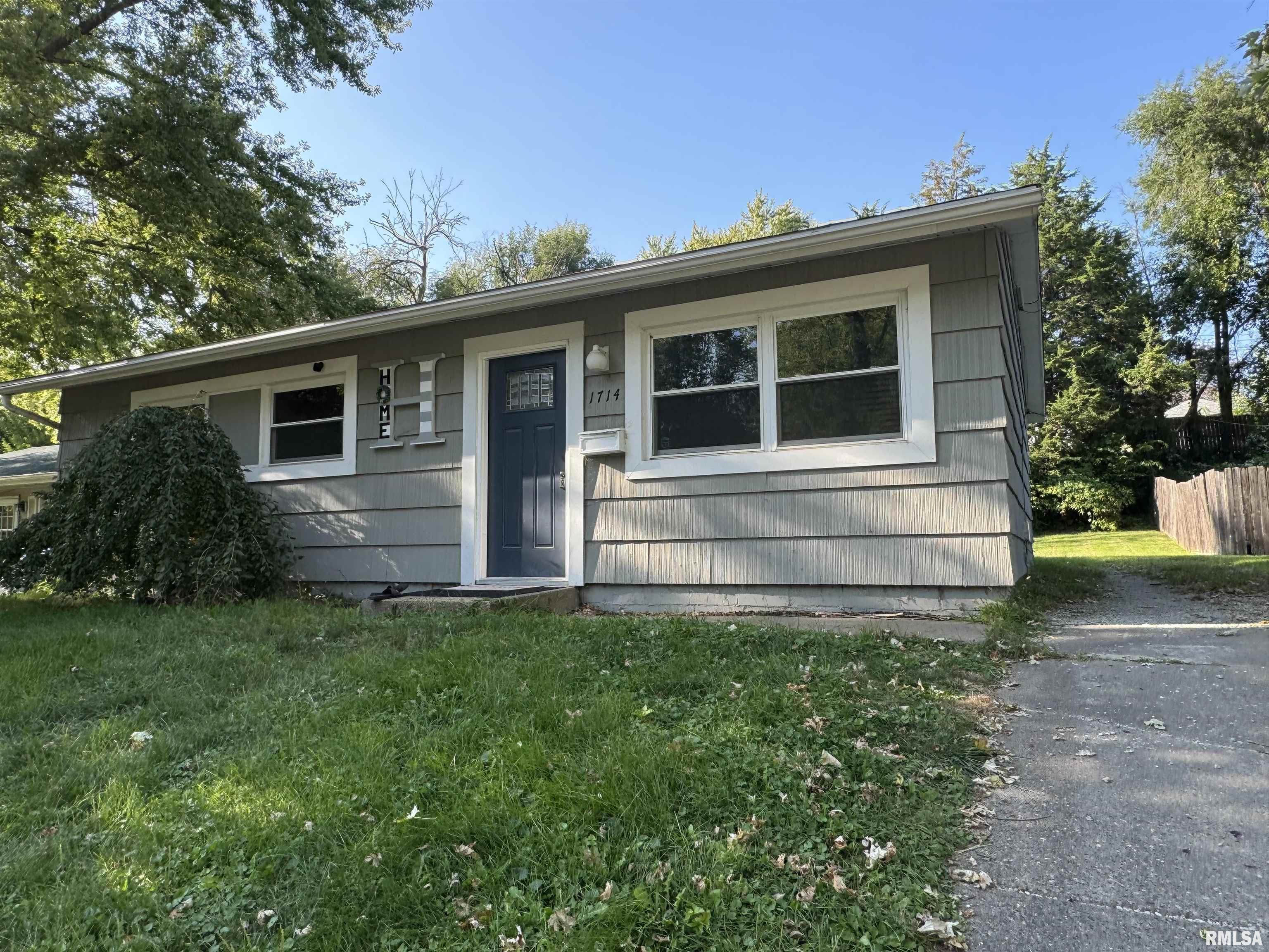 15th St, Davenport, IA 52804