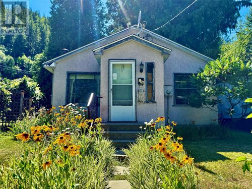 198 Lakeview St, Castlegar, BC, V1N1B8 | Card Image