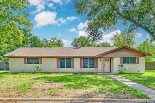 1100 Goode Dr, College Station, TX, 77840-3077 | Card Image