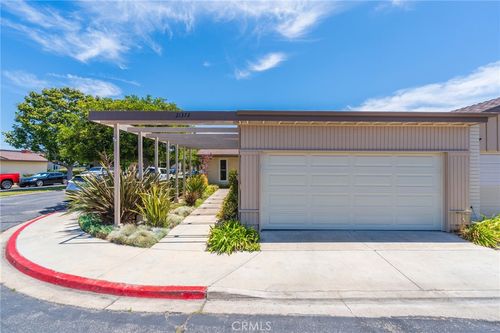 21372 Green Cove Cir, Huntington Beach, CA, 92646-7512 | Card Image