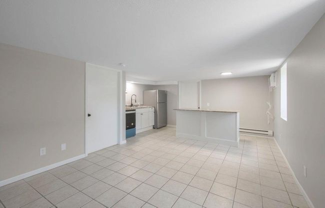 Lower unit 2 bedroom | Image 25