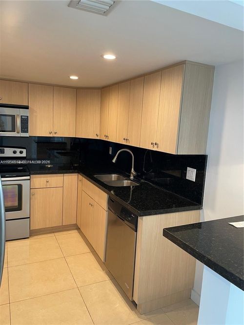 901-13155 Ixora Ct, North Miami, FL, 33181-2349 | Card Image