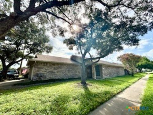 127 Cabana Dr, Victoria, TX, 77901-3704 | Card Image