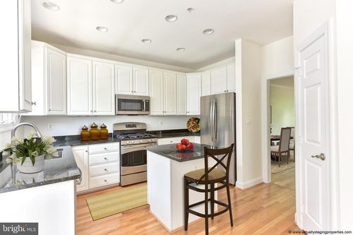 315 S Henry St, ALEXANDRIA, VA, 22314-5900 | Card Image