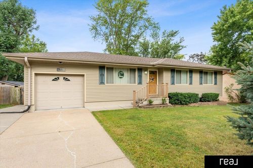 2811 Janan Dr, Bellevue, NE, 68005-2822 | Card Image