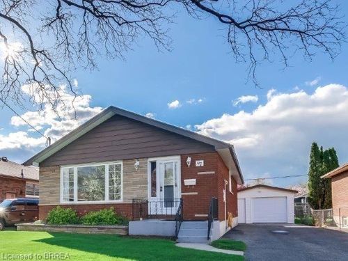 97 7th Ave, Brantford, ON, N3S1B7 | Card Image