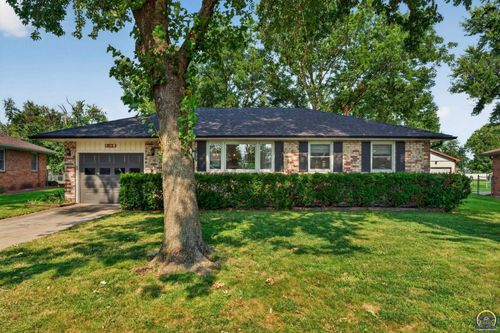 212 Center Dr, Silver Lake, KS, 66539-9234 | Card Image